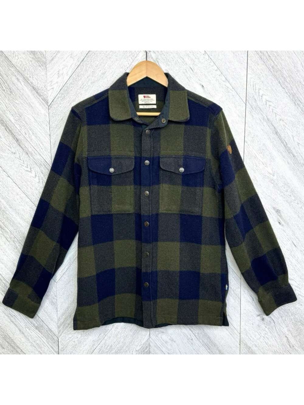 Fjallraven Canada Shirt Shacket Mens Medium Relaxed Fit Green Buffalo Plaid Snap